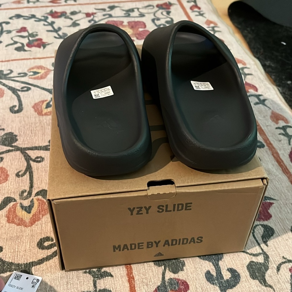 Yeezy slide onyx size 11 - Picture 4 of 7